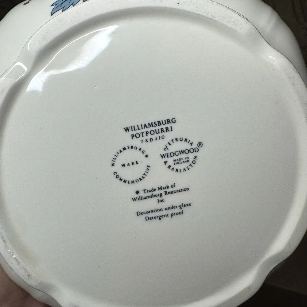 Wedgwood‎ WILLIAMSBURG POTPOURRI 8 1/2